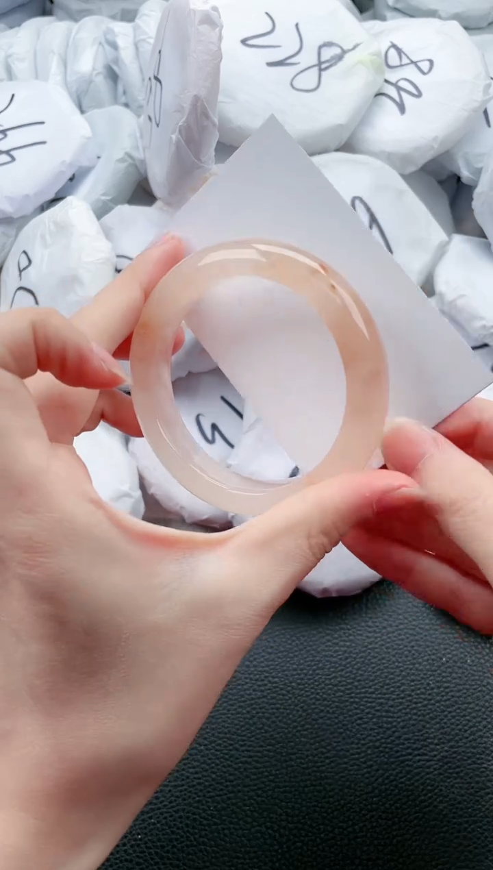 【闪购商品】石英质玉手镯未镶嵌L650