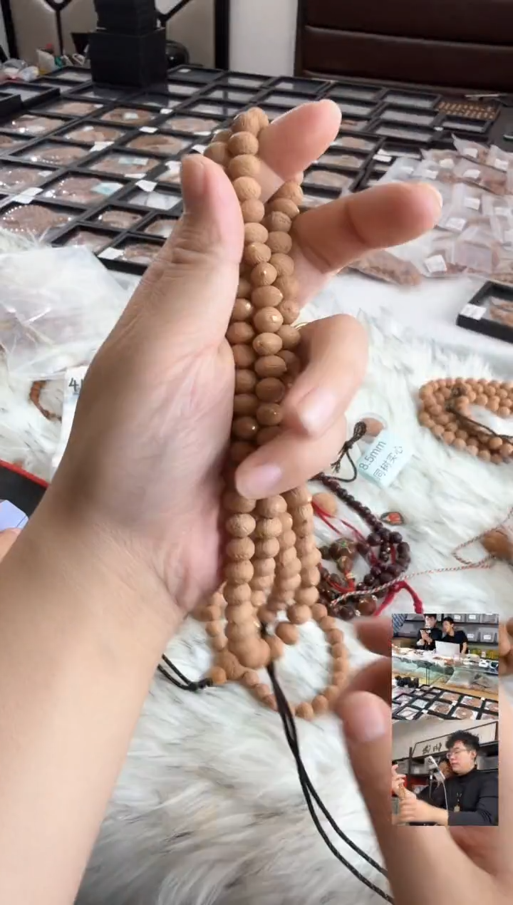 吊坠凤眼菩提  85同树实心带金钉超级飞碟