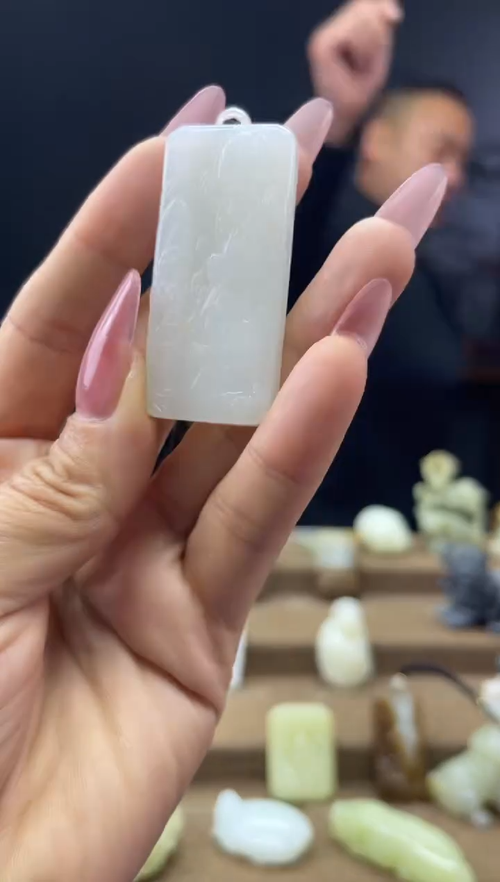 颈饰未镶嵌和田玉1