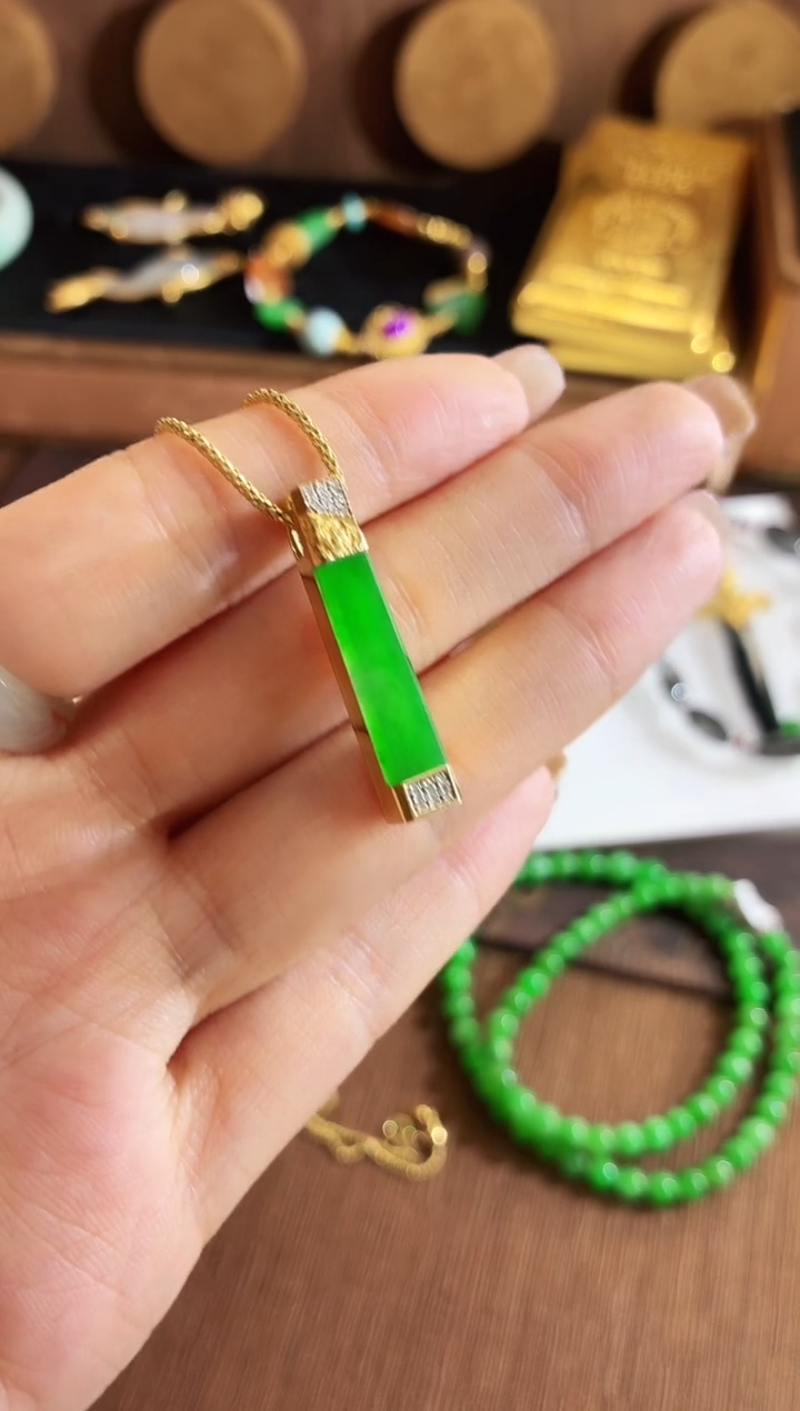 翡翠18K金镶嵌吊坠(不含链)吊坠