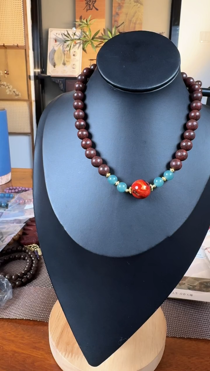 泥塑红麝龙涎10mm双圈手串