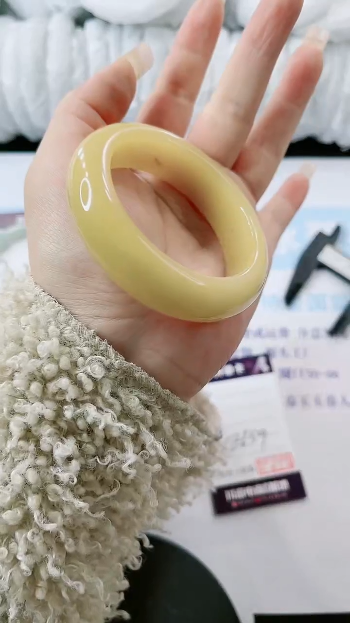 【闪购商品】石英质玉手镯未镶嵌多样性发货E659