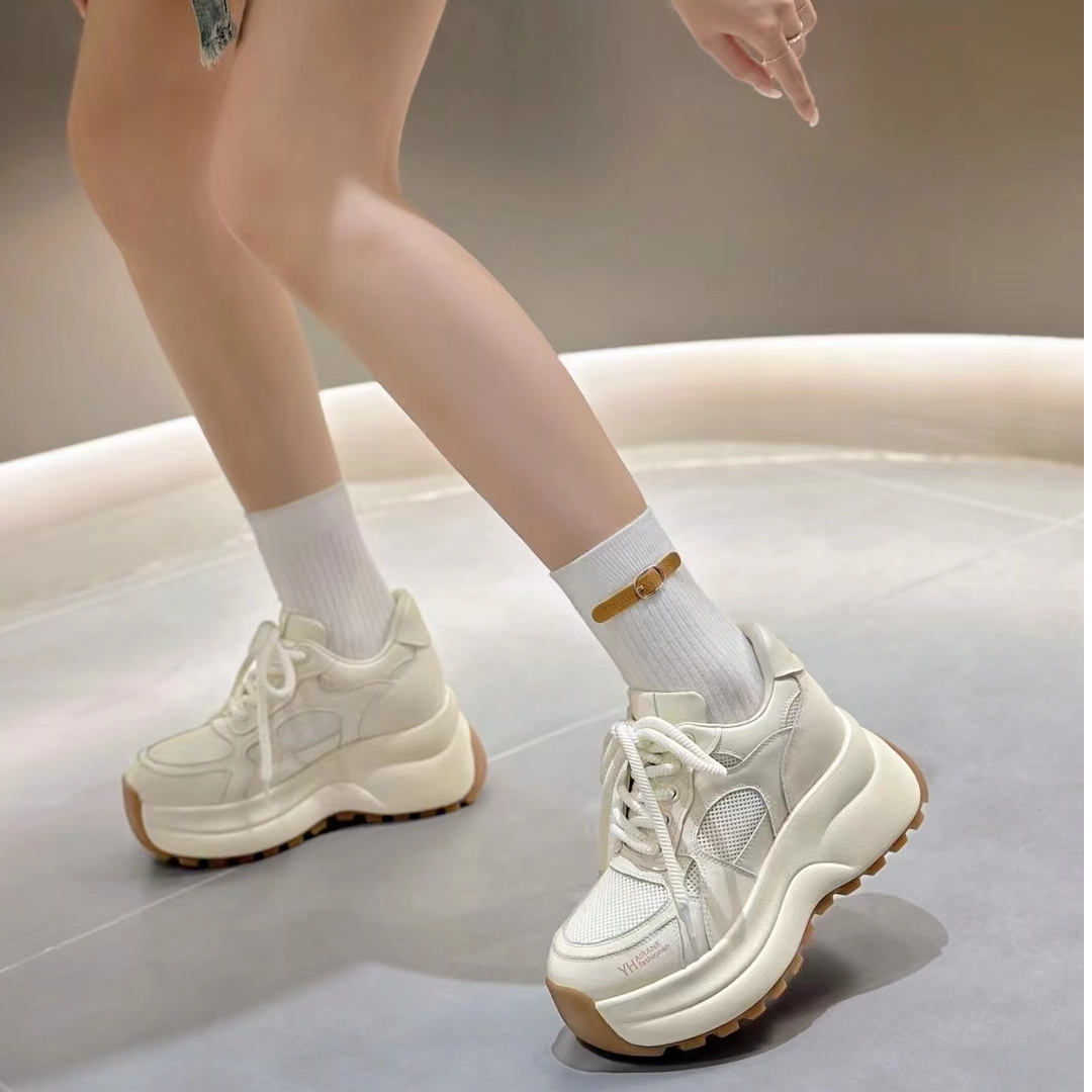 2025秋新款厚底增高小白鞋女款时尚休闲鞋百搭轻便厚底女单鞋