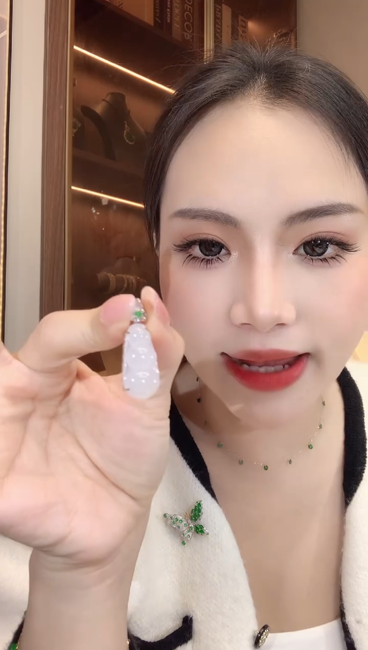 【闪购商品】翡翠吊坠(不含链)18K金镶嵌C1