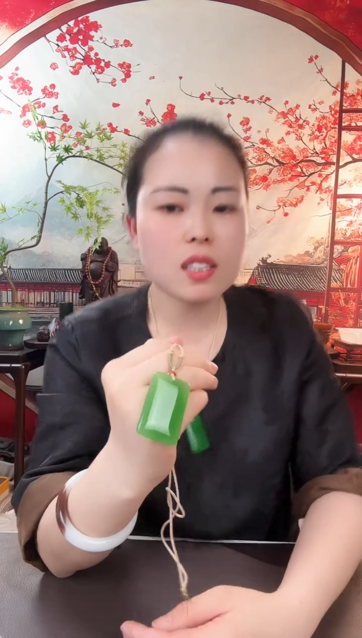 苹果绿无事牌吊坠