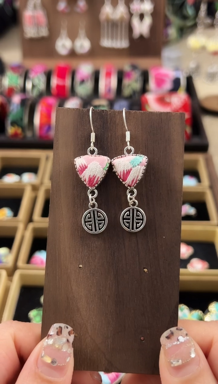 【闪购商品】织绣民族风老绣饰品084