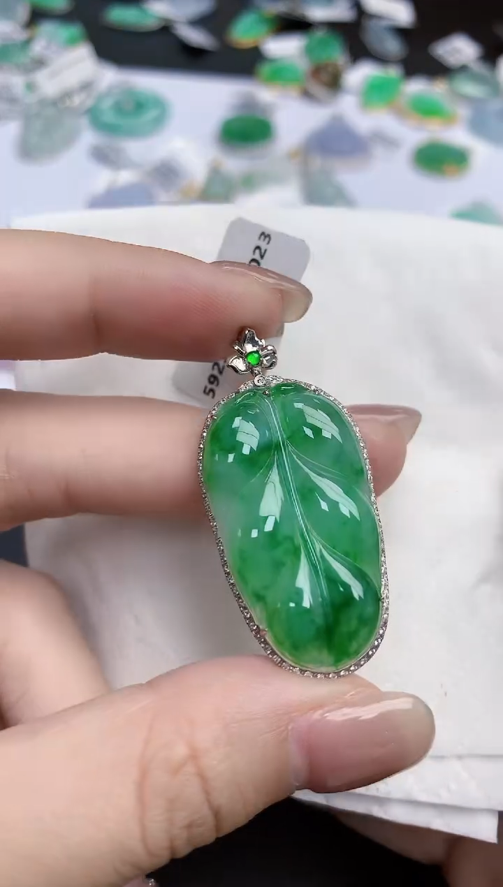 【闪购商品】翡翠颈饰18K金镶嵌天然缅甸翡翠A货