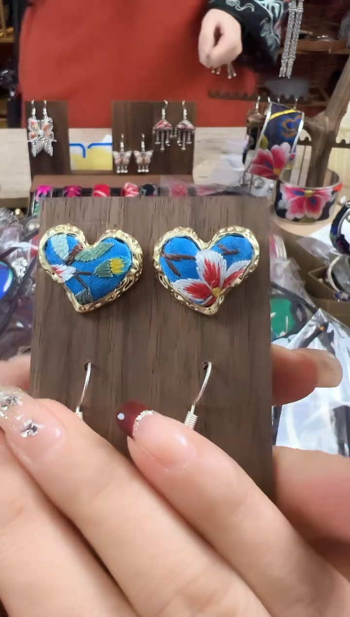 【闪购商品】织绣民族风老绣饰品356