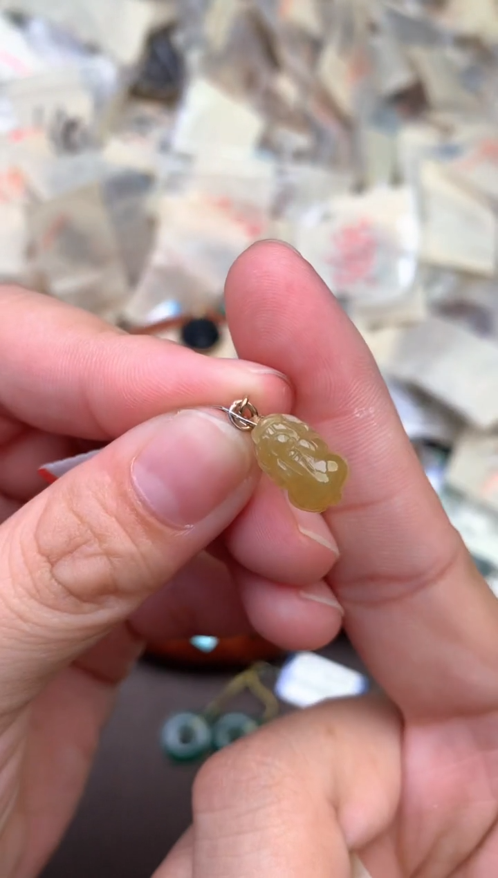 未镶嵌挂件翡翠   —