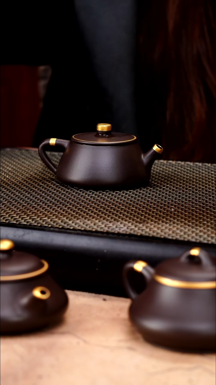 茶壶紫砂四号井茄皮紫泥描金平盖石瓢120cc