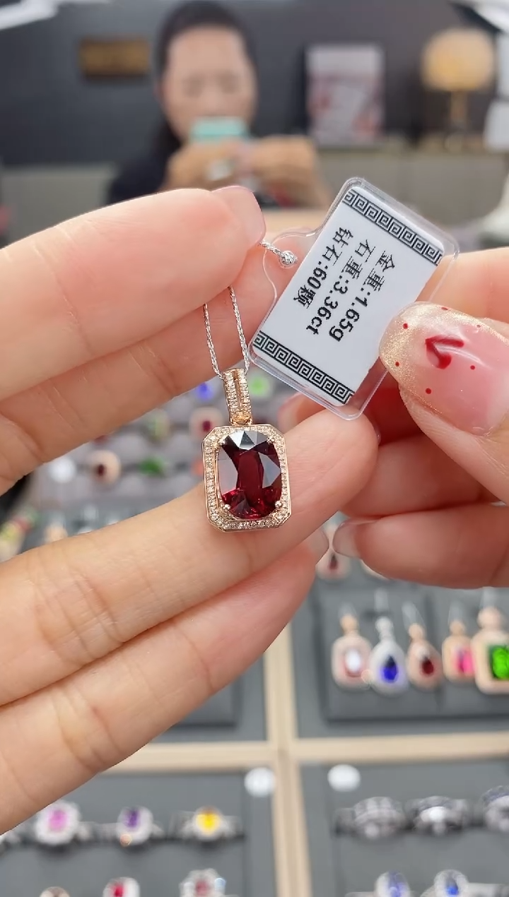 【闪购商品】碧玺颈饰18K金镶嵌3.36  