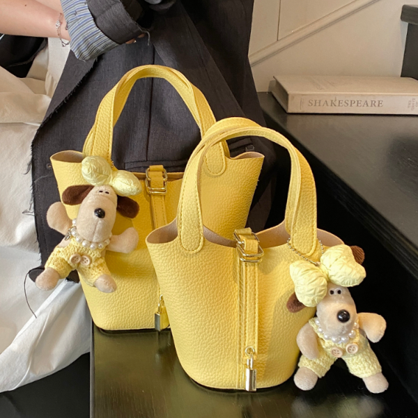 韩国洋气手提菜篮子包包女式新款轻奢小众高级感水桶包单肩斜挎包