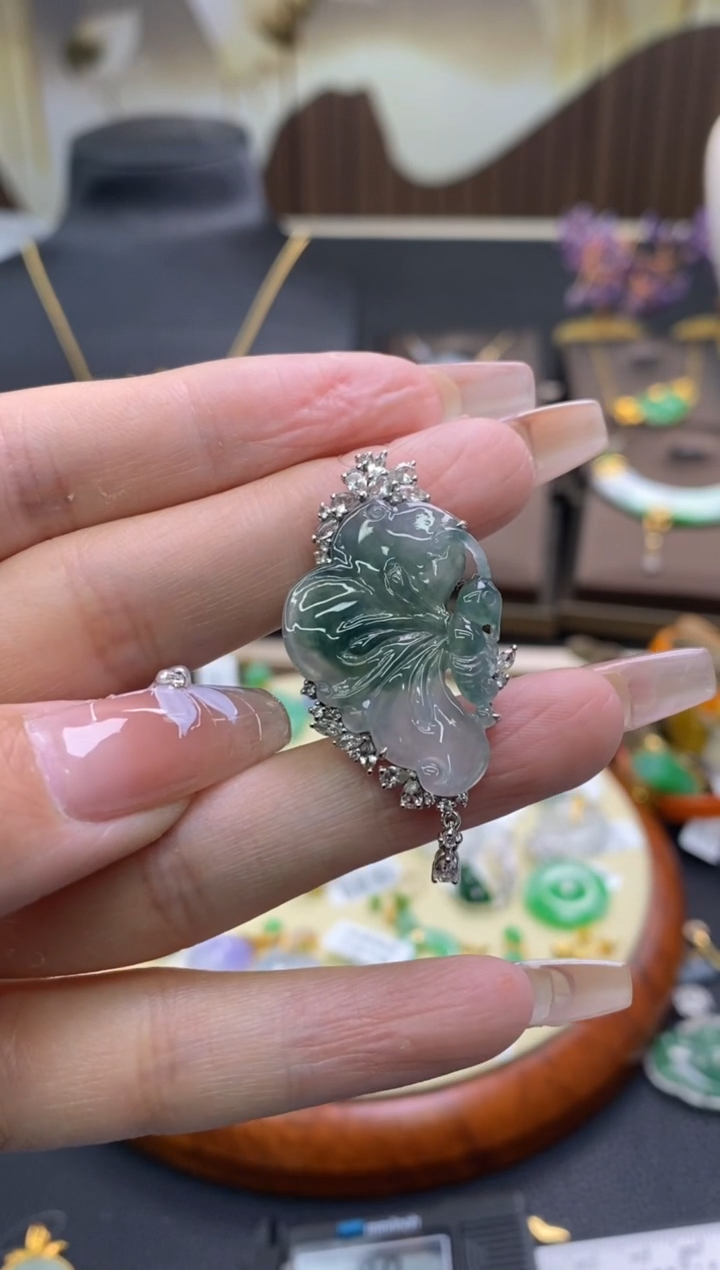 【闪购商品】翡翠颈饰18K金镶嵌净货13186