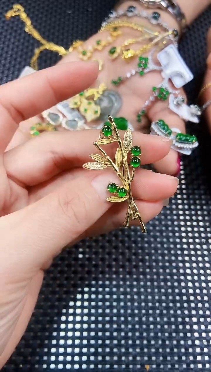 【闪购商品】翡翠吊坠(不含链)未镶嵌111111111