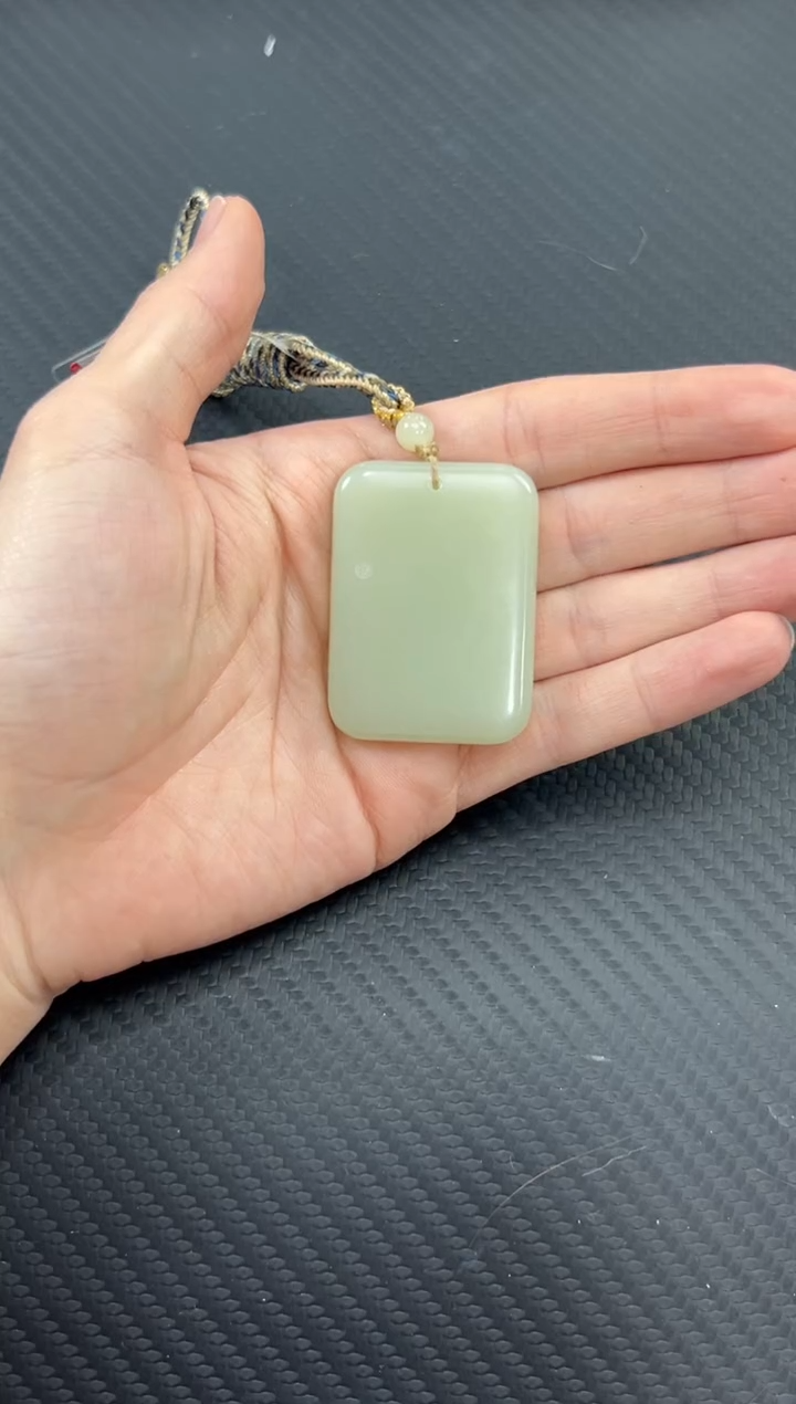 【闪购商品】和田玉吊坠(赠链)未镶嵌且末微色差迪克兰吊坠
