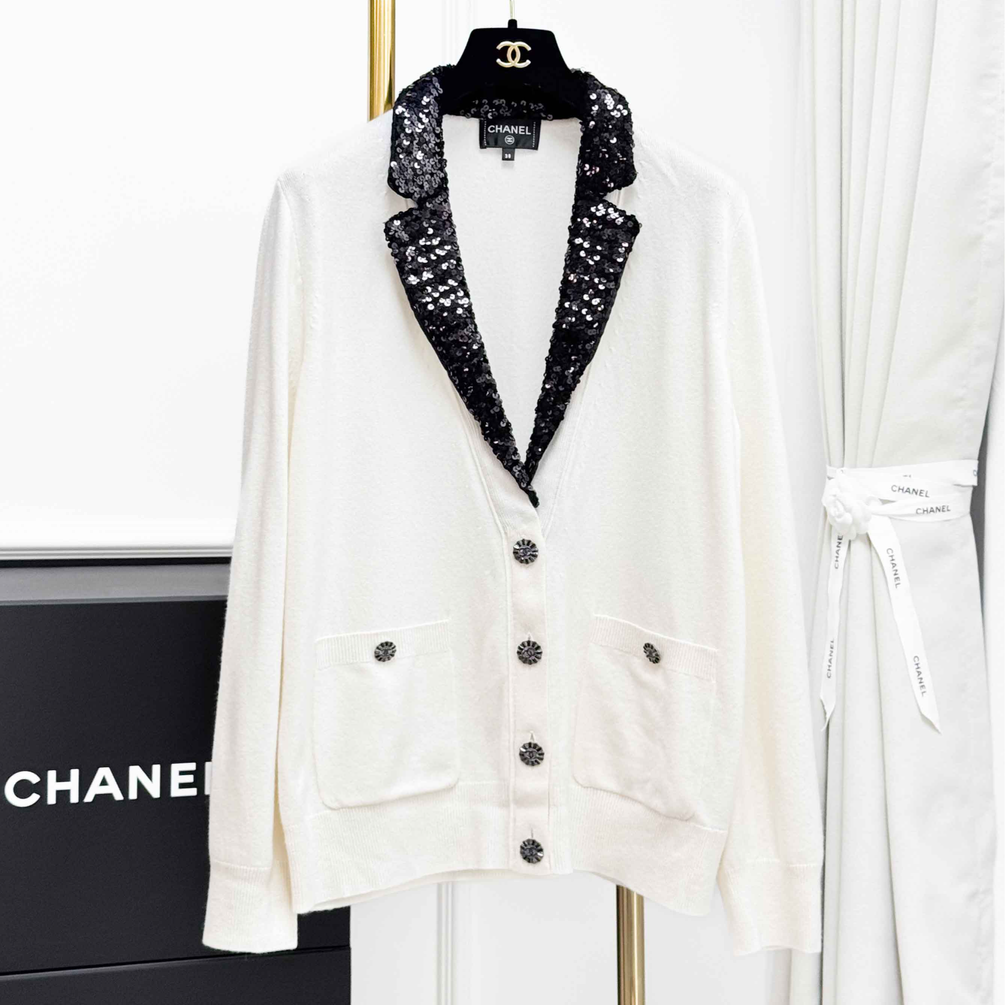 99新 Chanel/香奈儿 38码23C白色拼黑色亮片翻领开衫