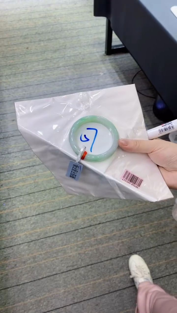 【闪购商品】翡翠手镯未镶嵌               