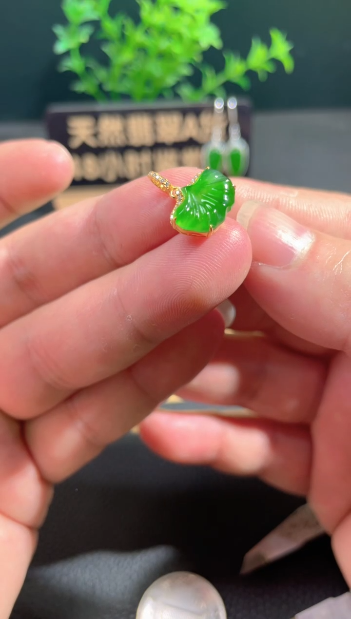 【闪购商品】翡翠颈饰18K金镶嵌翡翠