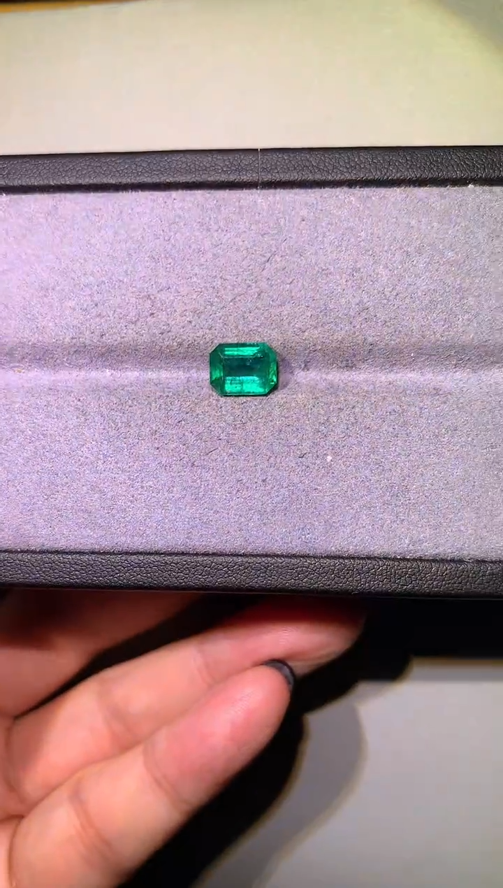 【闪购商品】祖母绿裸石未镶嵌2.65ctVVG微油吉尔德A076