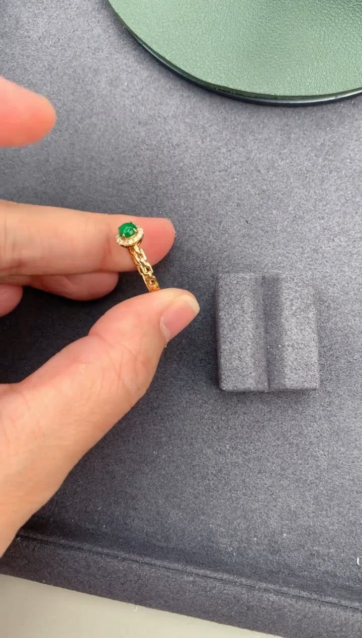 【闪购商品】祖母绿戒指18K金镶嵌28分祖母绿戒指