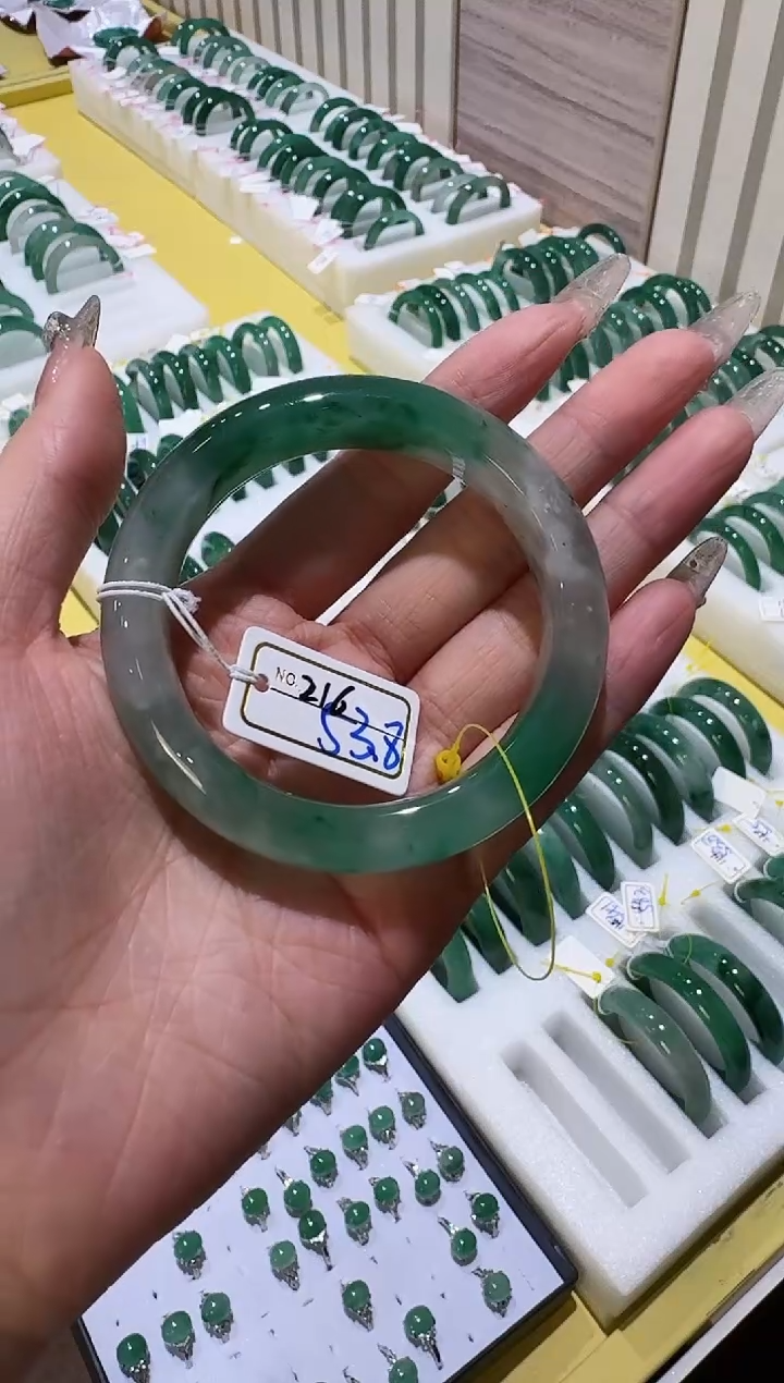 【闪购商品】石英质玉手镯未镶嵌216