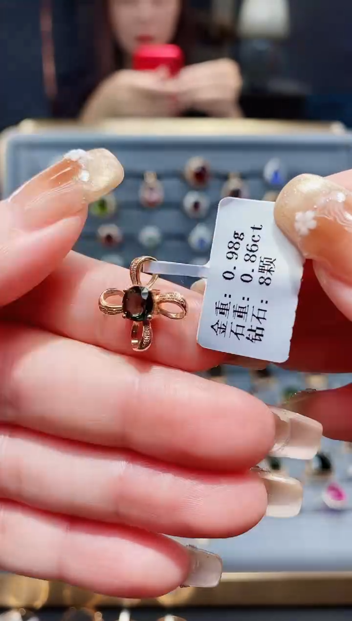 【闪购商品】18K金镶嵌颈饰碧玺0.86.