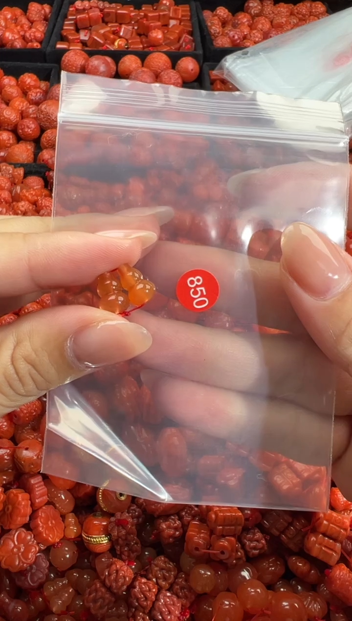 南红玛瑙未镶嵌颈饰1