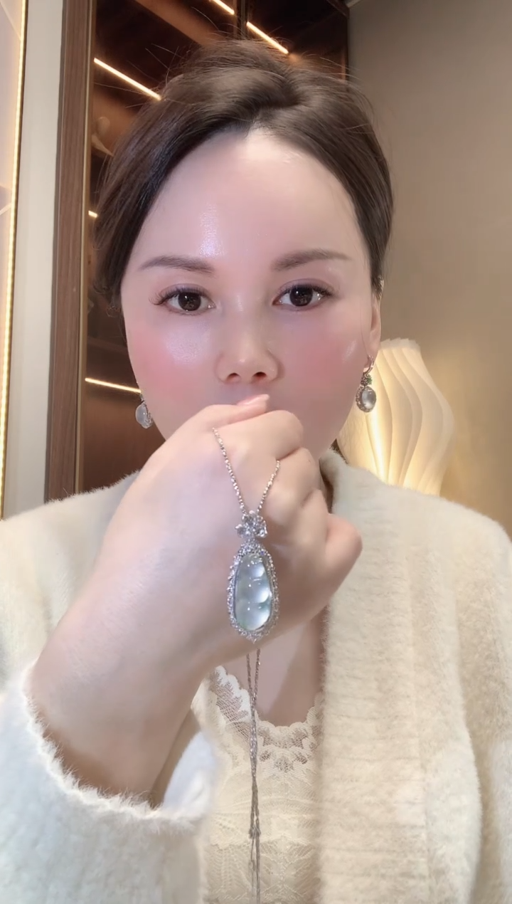 【闪购商品】翡翠吊坠(不含链)18K金镶嵌D2