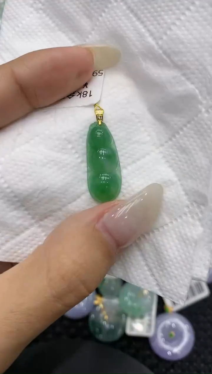 颈饰18K金镶嵌翡翠111111111111