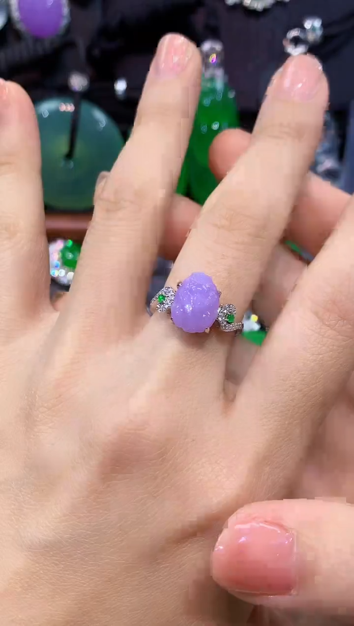 18K金镶嵌戒指翡翠戒指