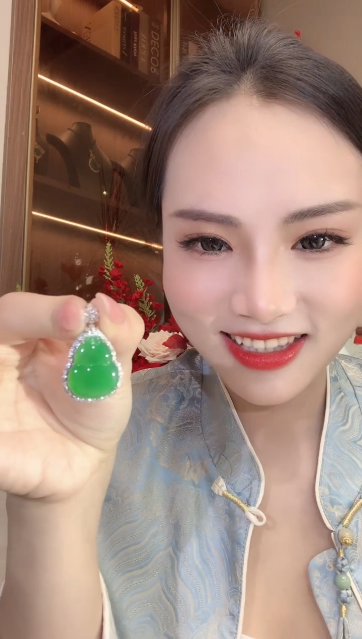 【闪购商品】翡翠吊坠(不含链)18K金镶嵌A57