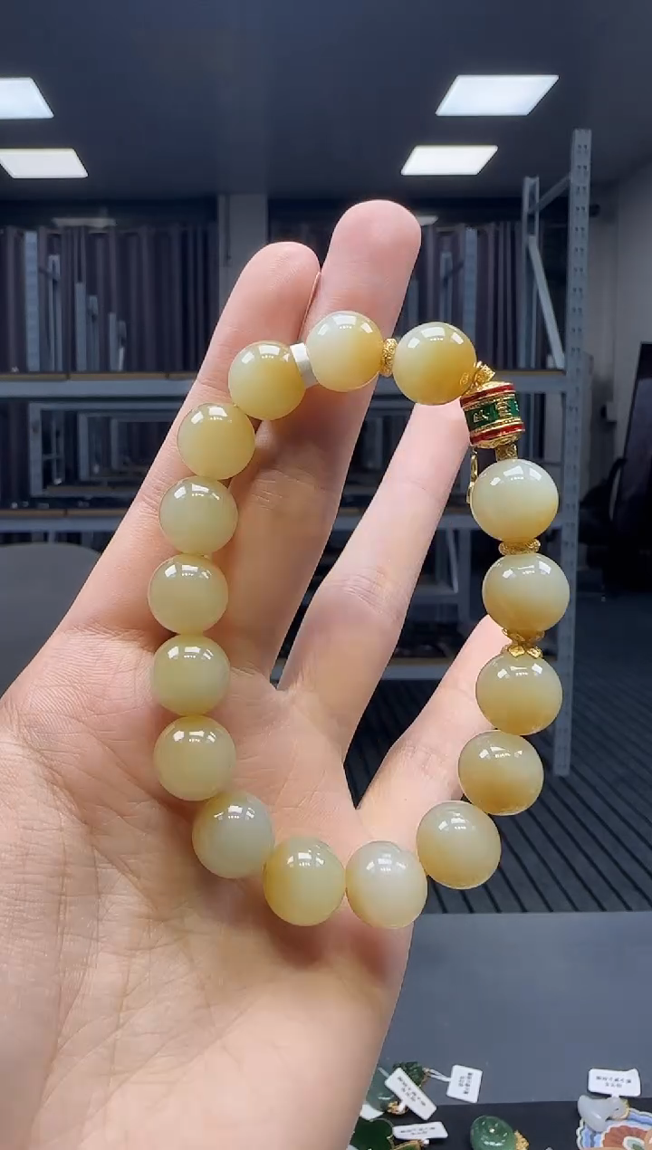18K金镶嵌手串和田玉1