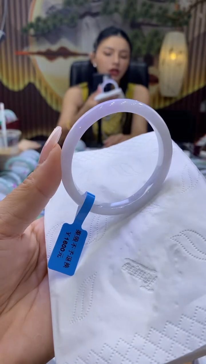 翡翠手镯未镶嵌多人00908