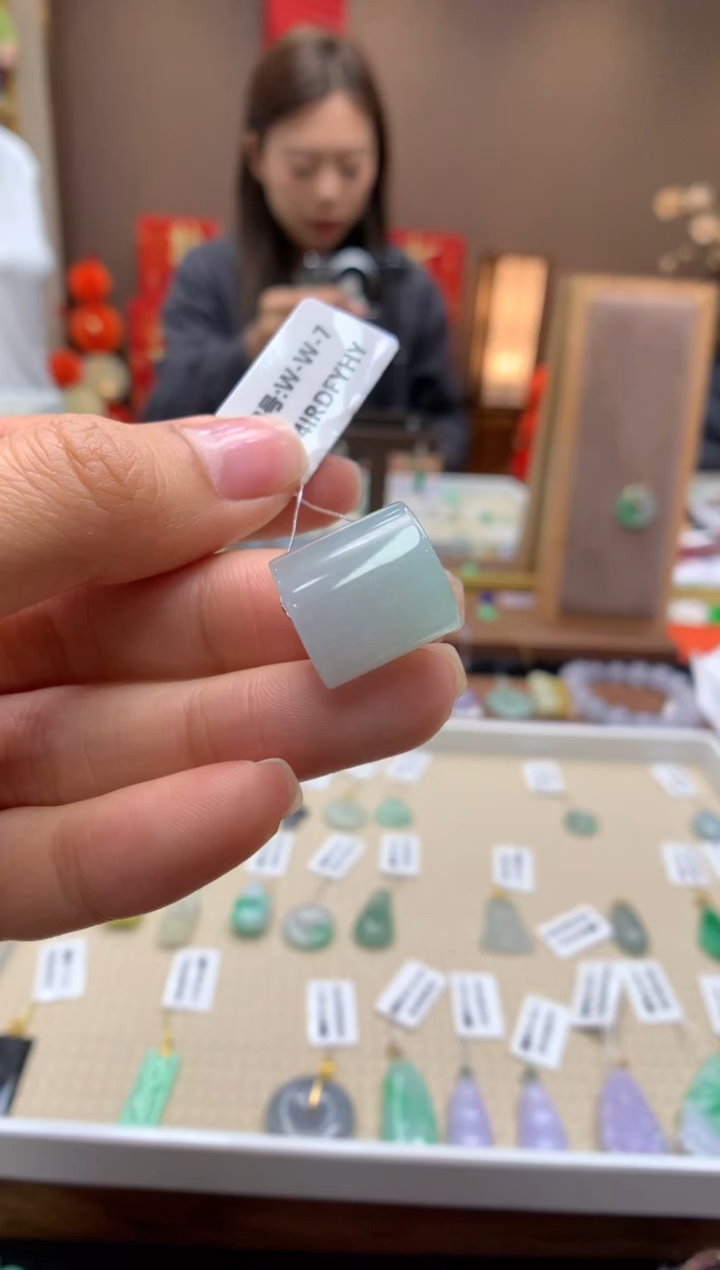 【闪购商品】翡翠颈饰未镶嵌路路通