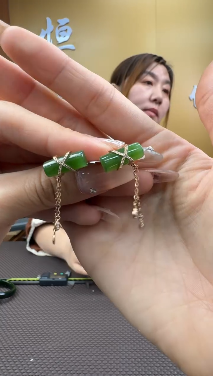 【闪购商品】和田玉耳饰18K金镶嵌一对