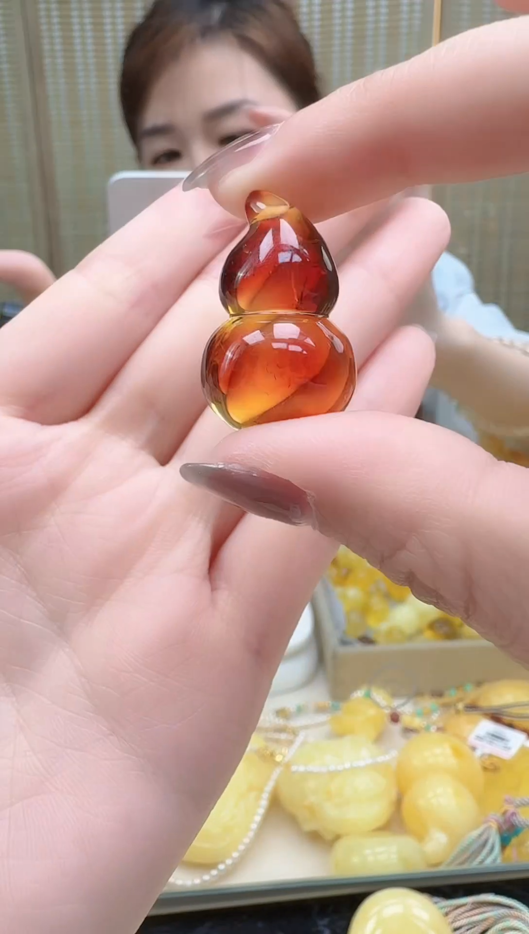 未镶嵌琥珀裸石如图