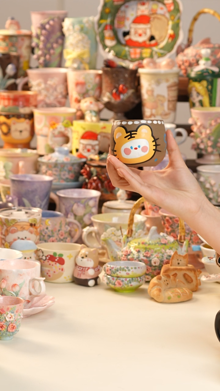 摆件陶景德镇釉下彩手绘设计师款陶瓷