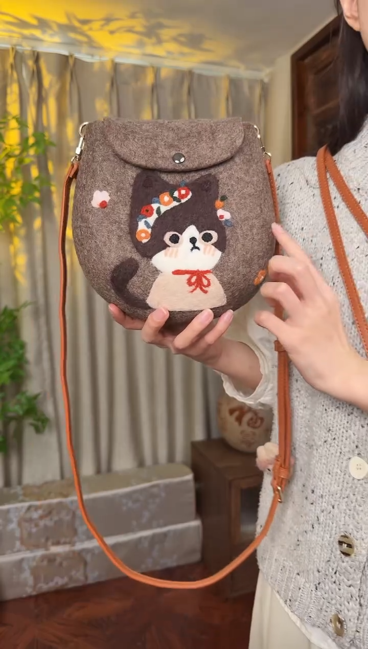 羊毛非遗羊毛毡包 蛋蛋包花环猫咪
