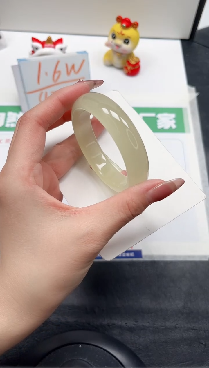 【闪购商品】石英质玉手镯未镶嵌156-54