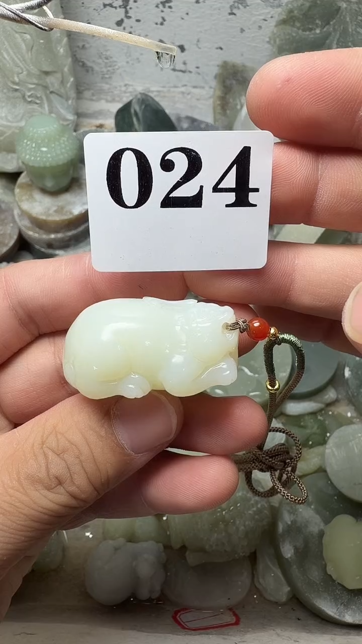 颈饰未镶嵌和田玉貔貅