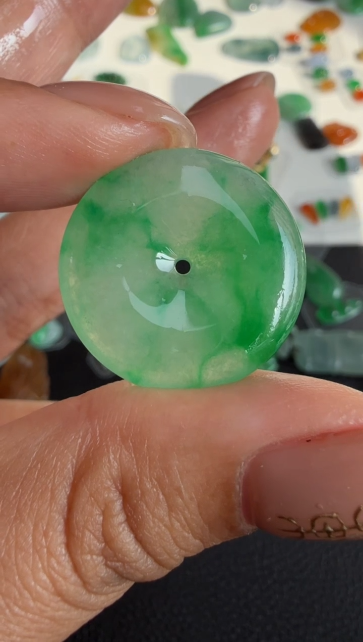 未镶嵌定制翡翠m****?平安扣