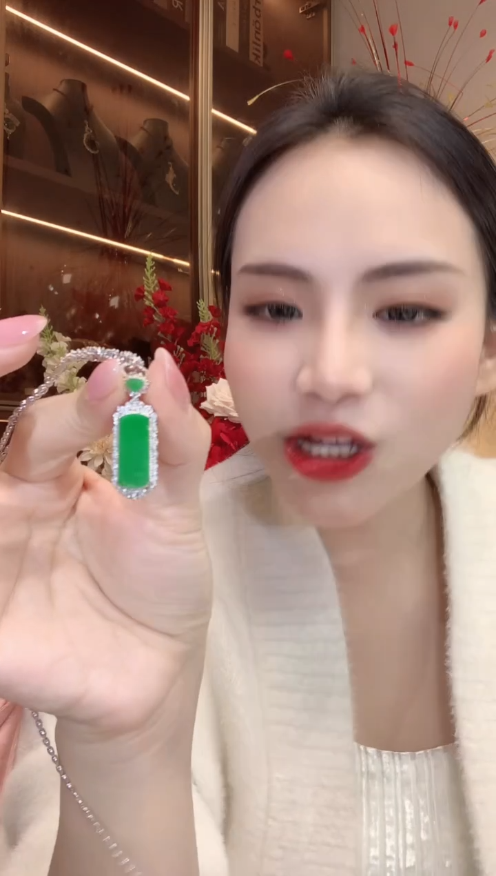 【闪购商品】翡翠吊坠(不含链)18K金镶嵌C19