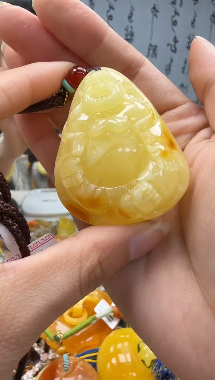 未镶嵌琥珀裸石如图