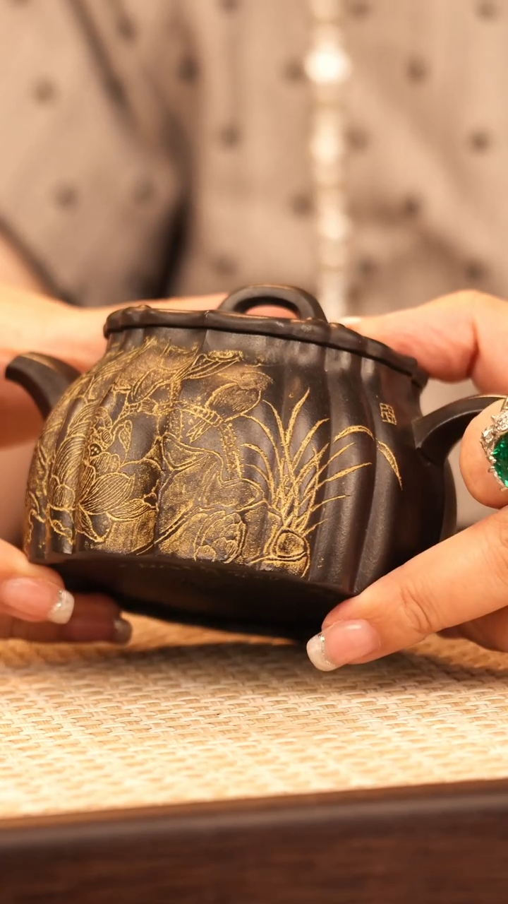 茶壶紫砂LN平盖如意 墨玉金砂-盖杯