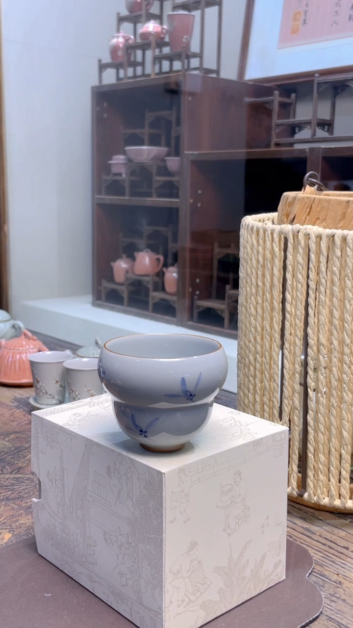 【闪购商品】手绘君子兰青花葫芦杯