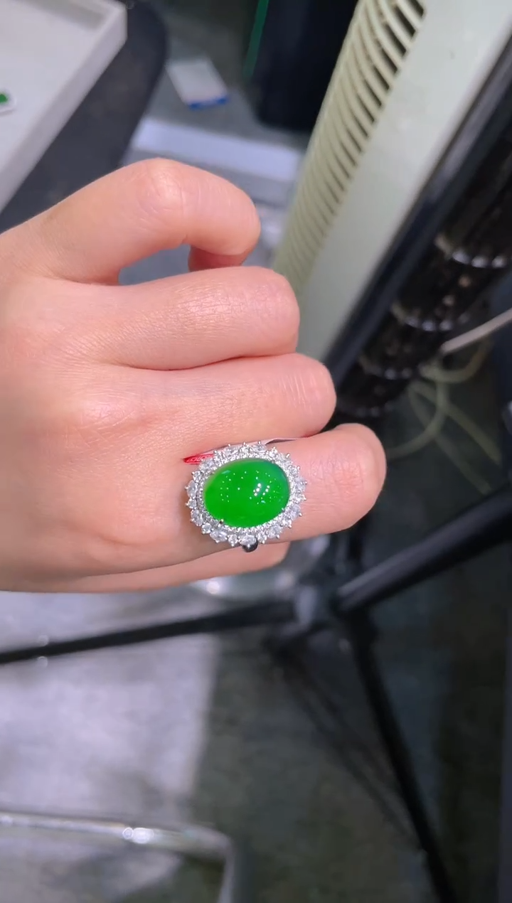 【闪购商品】翡翠吊坠(赠链)18K金镶嵌A38