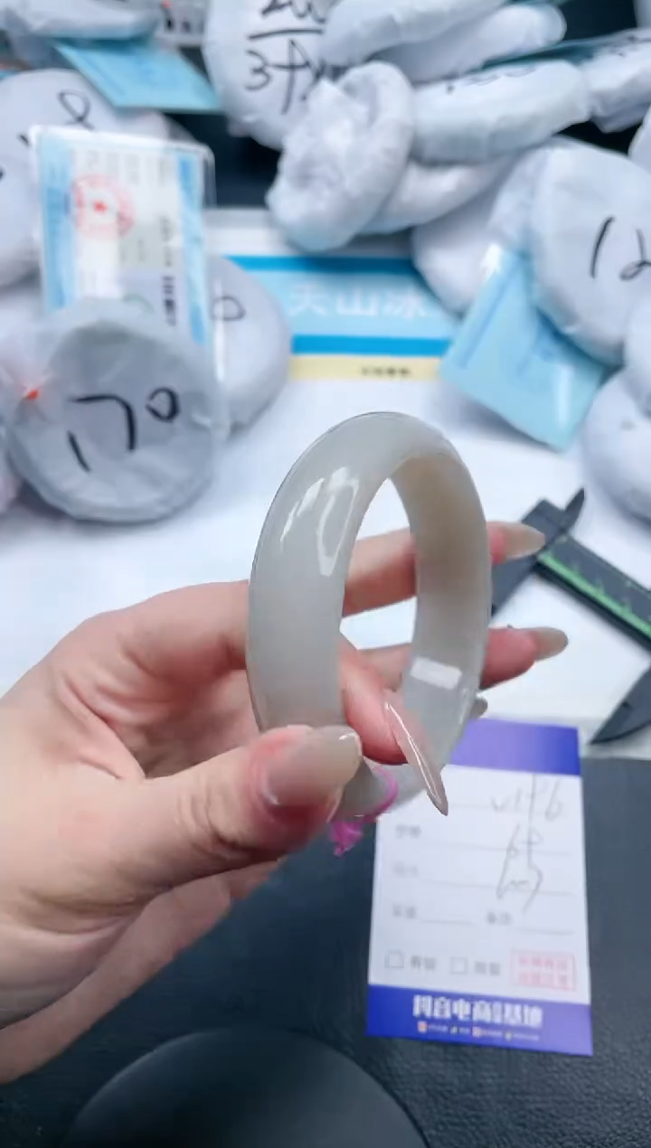 【闪购商品】石英质玉手镯未镶嵌17V196-60