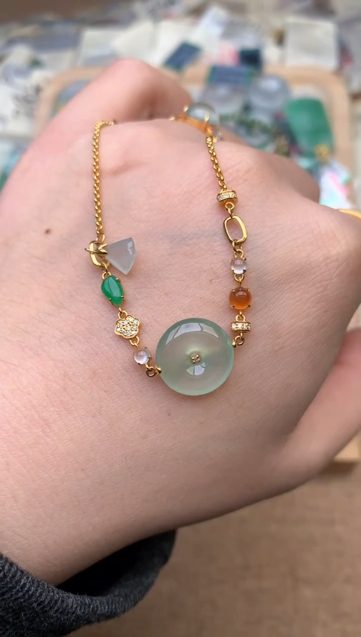 18K金镶嵌挂件翡翠1