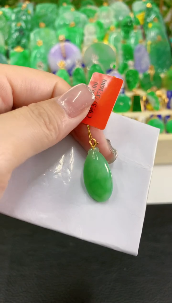 吊坠(不含链)18K金镶嵌翡翠挂件