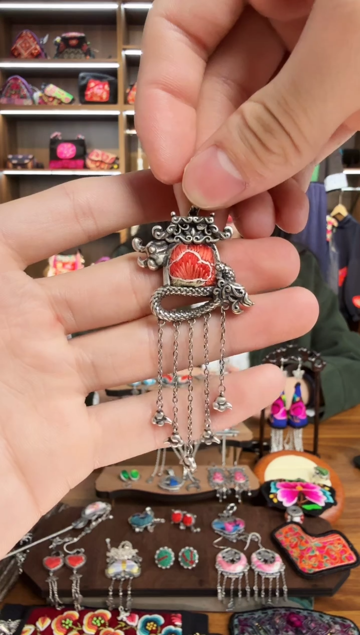 【闪购商品】织绣32蒙阿苏苗绣传承